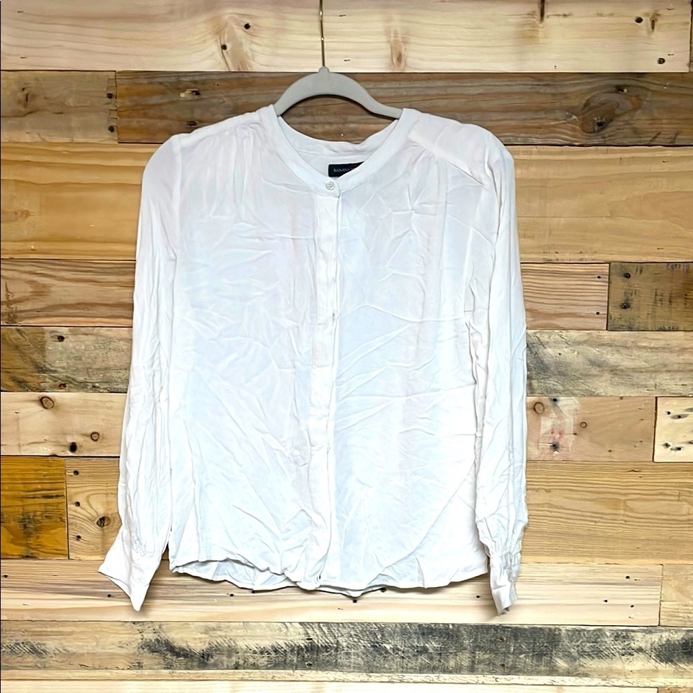 Banana Republic size Small White 100% Rayon Button-Up Long Sleeve Light Blouse